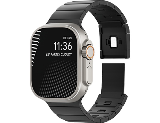 alt="metal strap fitted on smartwatch"