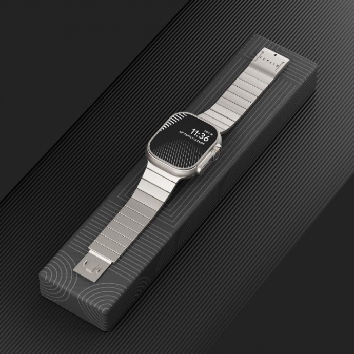 alt="stainless steel apple watch strap"