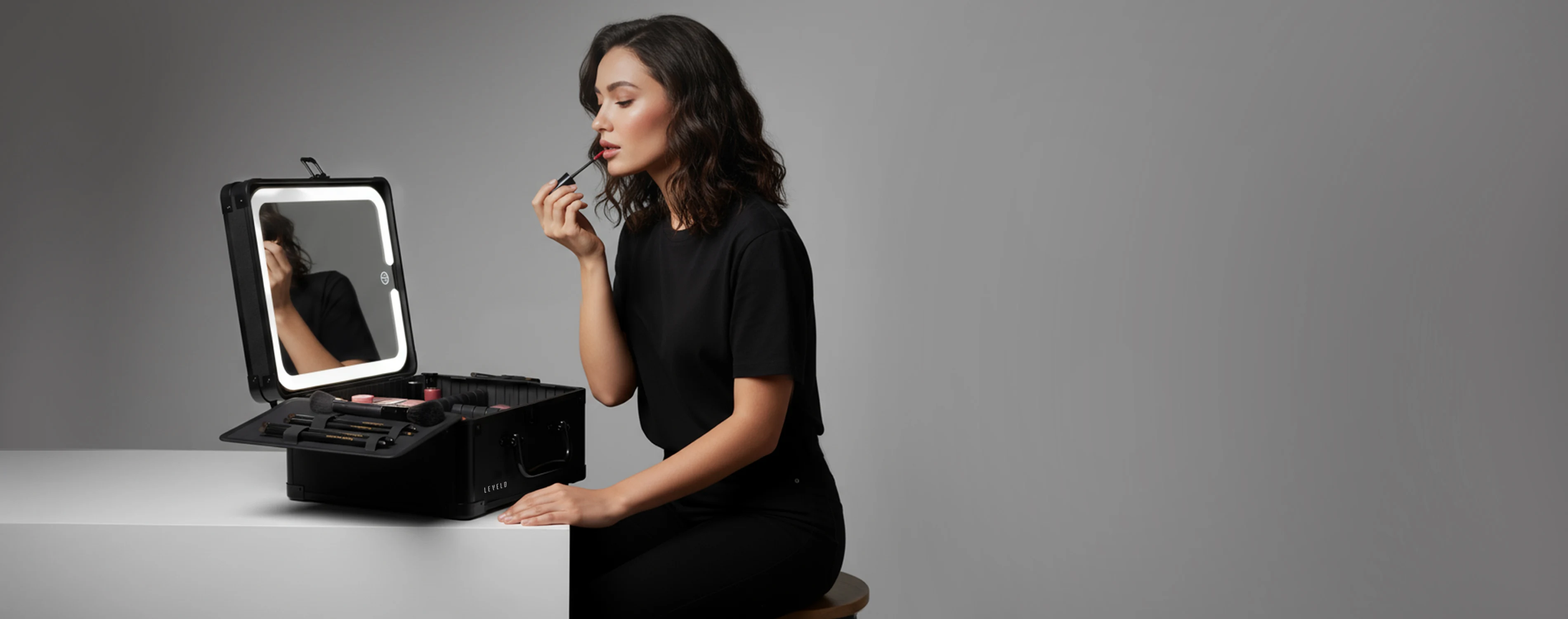 منظم صندوق المكياج الفاخر مع مرآة