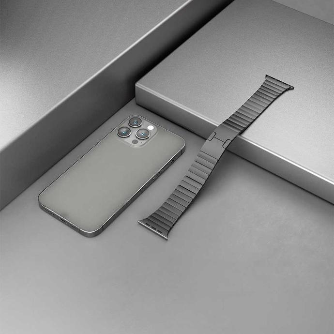 alt="stainless steel strap and band for smart watch"