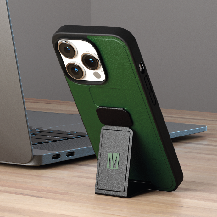 alt="iPhone 14 pro max leather case"